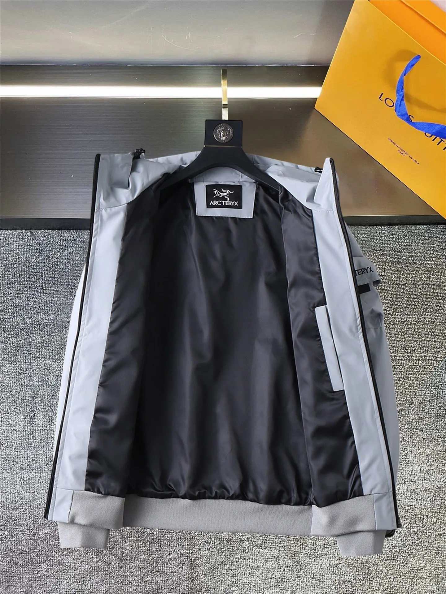 Same Style， ， 2026 New Arrival ，Original Premium Breathable ， ， ， Quality。 ， Sizes：M～3XL